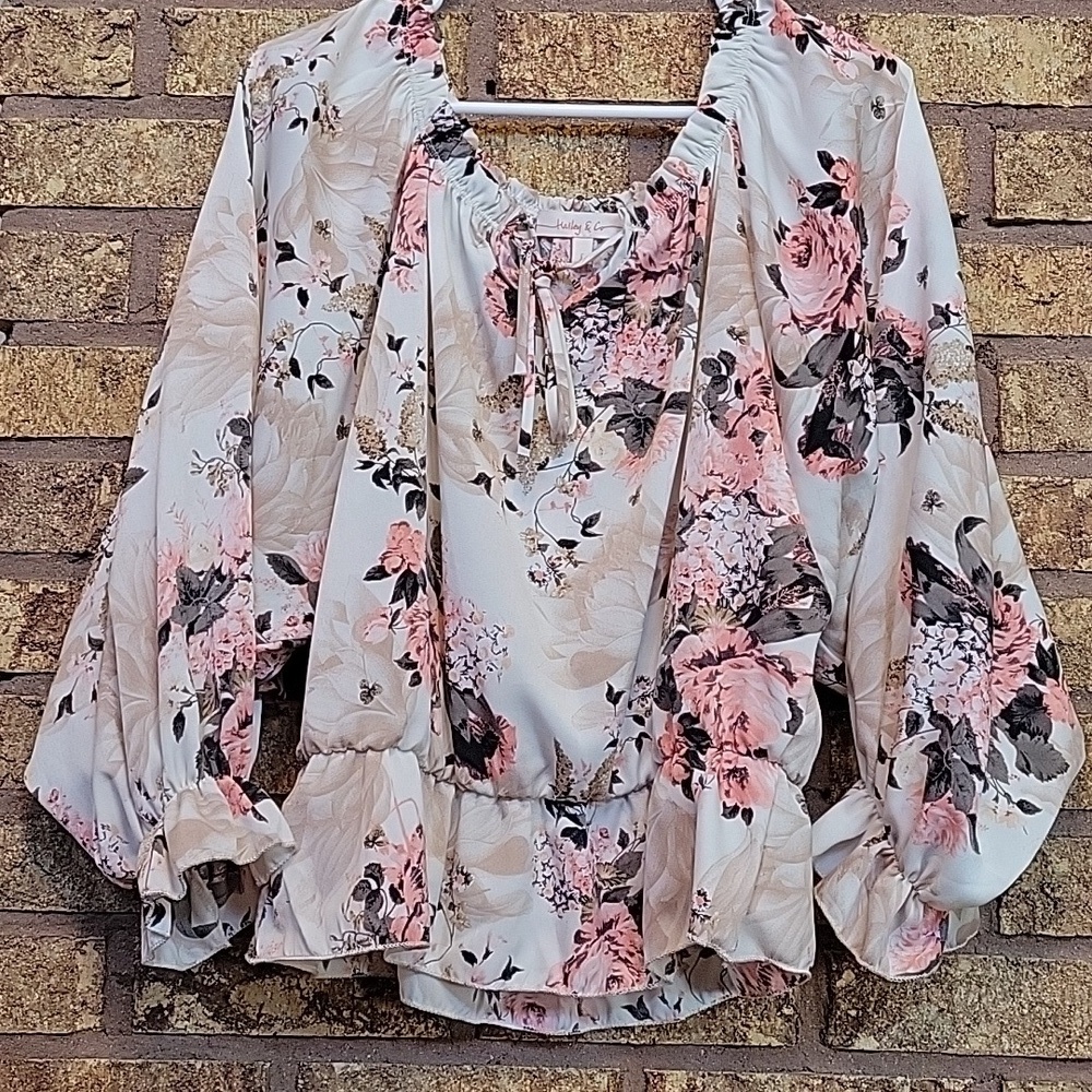 Hailey & Co Floral Blouse with Flared Sleeve Silouhette & Bell Cuff Size Small